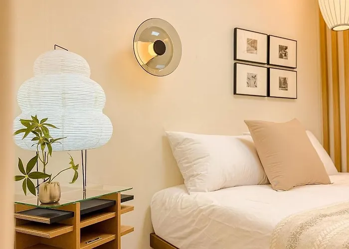 3-minute Walk From Nonhyeon Station, Gangnam, 6 People,coex, Cheongdam, Garosu-gil