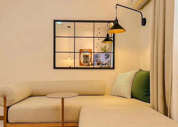 3-minute Walk From Nonhyeon Station, Gangnam, 6 People,coex, Cheongdam, Garosu-gil *