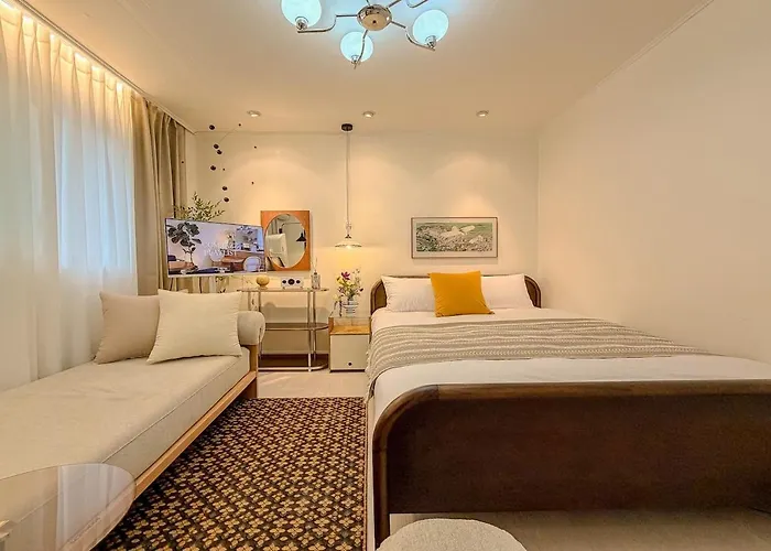 アパート 3-minute Walk From Nonhyeon Station, Gangnam, 6 People,coex, Cheongdam, Garosu-gil