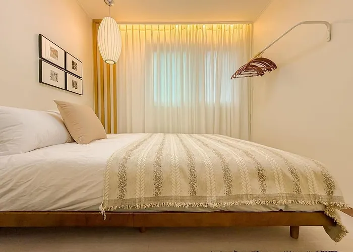 アパート 3-minute Walk From Nonhyeon Station, Gangnam, 6 People,coex, Cheongdam, Garosu-gil ソウル特別市