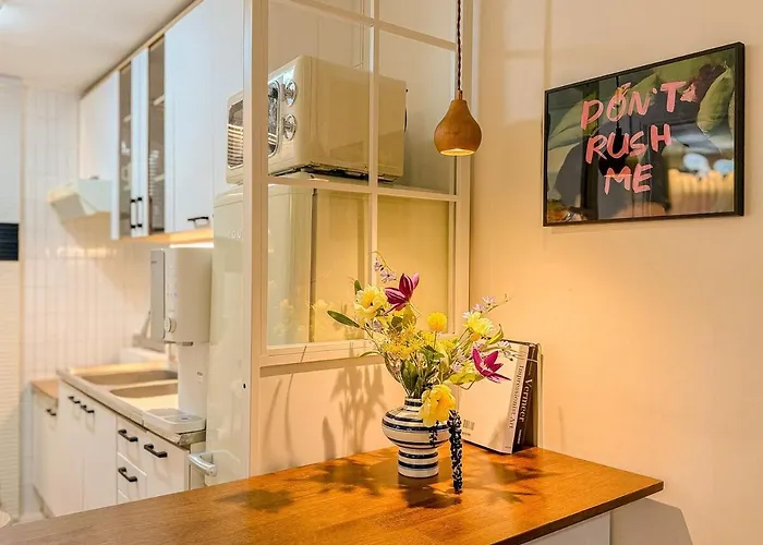 アパート 3-minute Walk From Nonhyeon Station, Gangnam, 6 People,coex, Cheongdam, Garosu-gil *