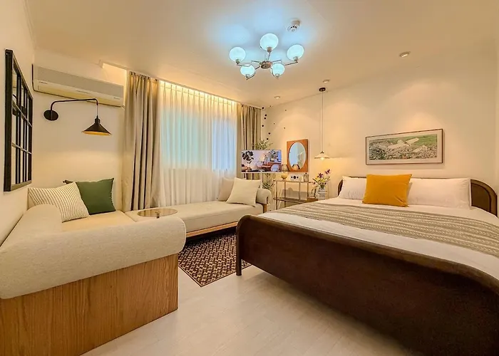アパート 3-minute Walk From Nonhyeon Station, Gangnam, 6 People,coex, Cheongdam, Garosu-gil ソウル特別市