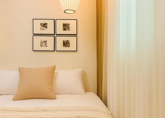 3-minute Walk From Nonhyeon Station, Gangnam, 6 People,coex, Cheongdam, Garosu-gil