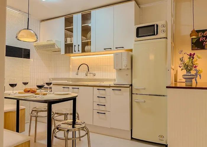 3-minute Walk From Nonhyeon Station, Gangnam, 6 People,coex, Cheongdam, Garosu-gil *